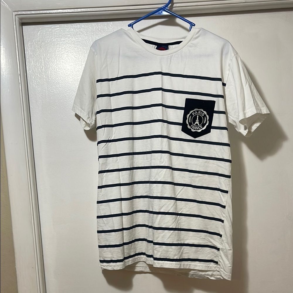 Paris, France, shirt size extra large